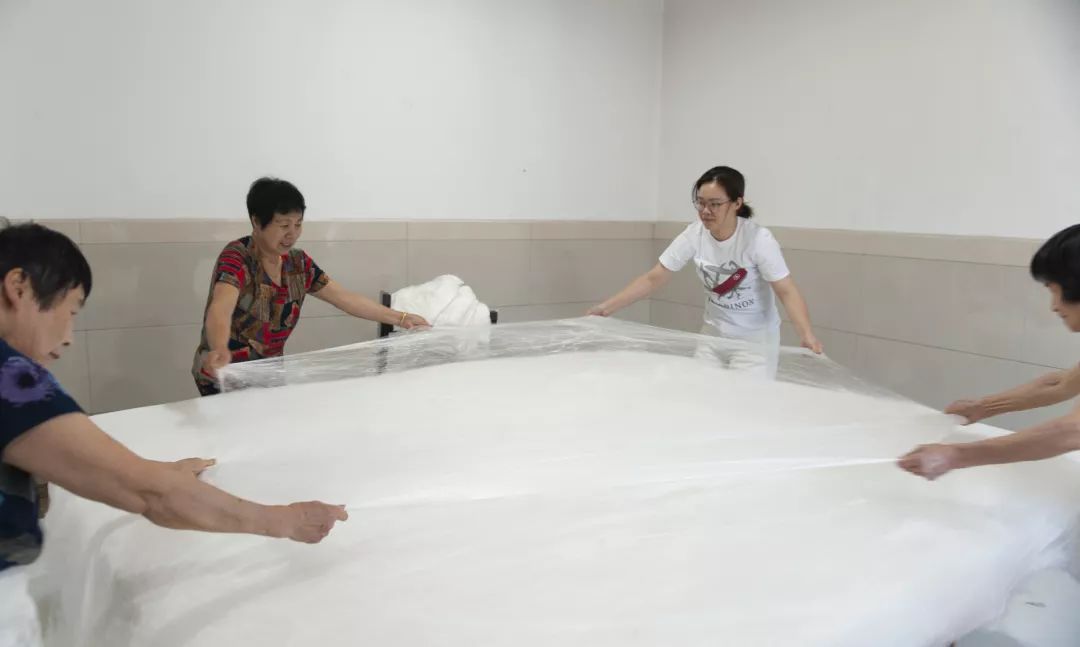 棉花被和蚕丝被到底哪个好,蚕丝被和棉花被哪个好一点