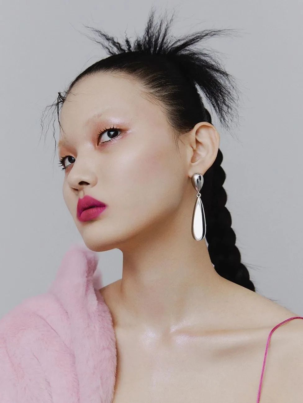 开完双眼皮为什么要往上看,开过的双眼皮可以再埋线吗