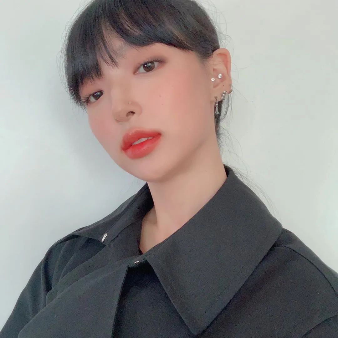 开完双眼皮为什么要往上看,开过的双眼皮可以再埋线吗