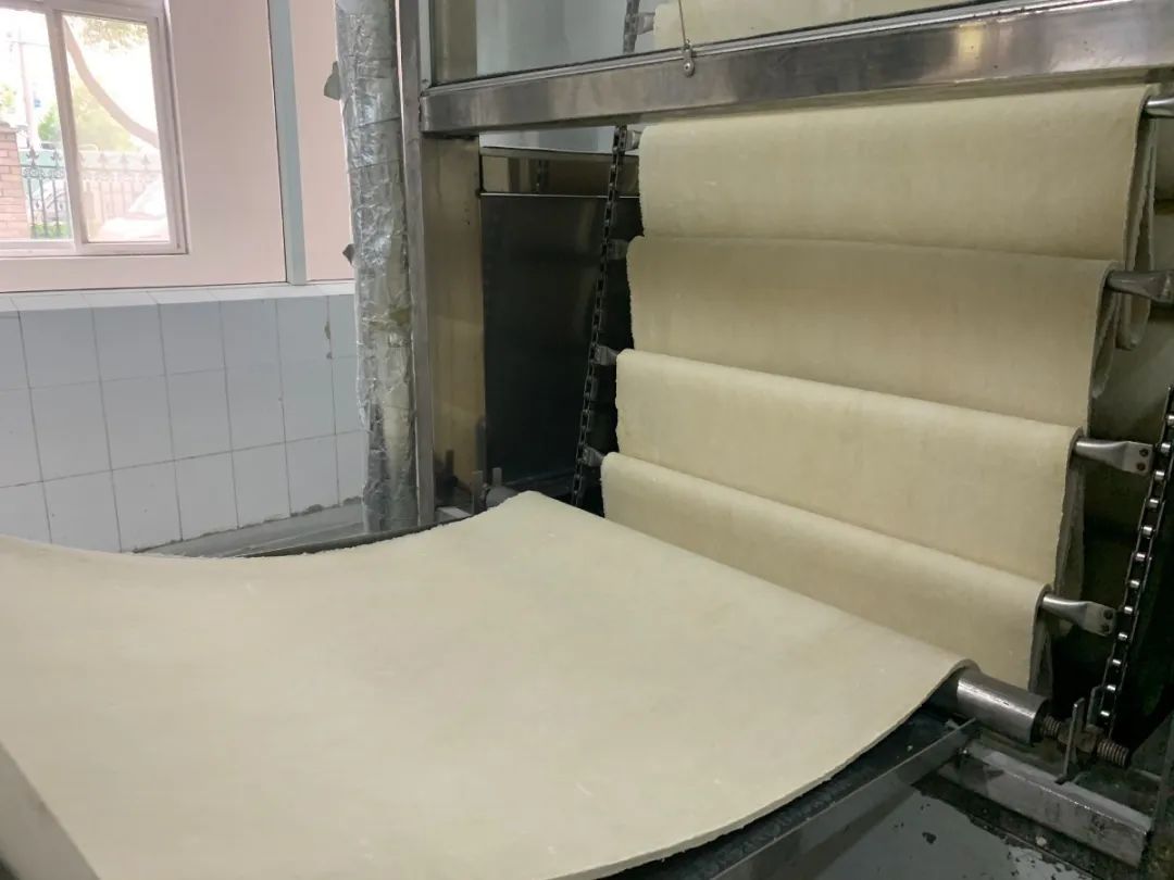 做了20年挂面出口数十个国家，萧山一家面条厂直呼“今年太难了！”他们生产的面条品质很好今起成本价在“每满生活”销售