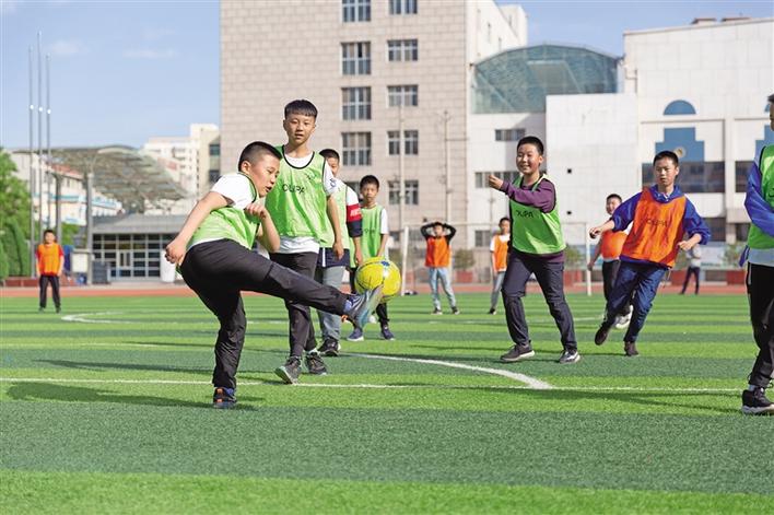 陕北一个县，培养了200多足球苗子