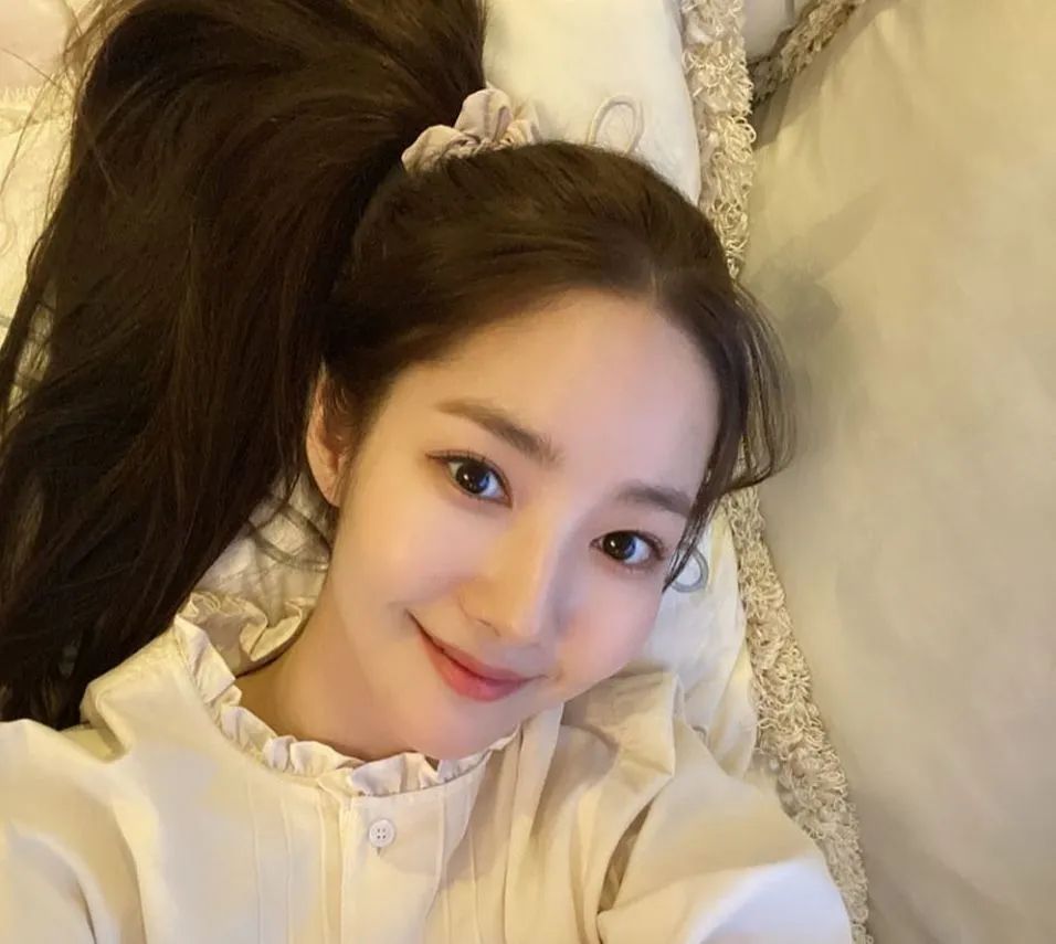 pony使用的底妆,pony化妆从洗脸开始