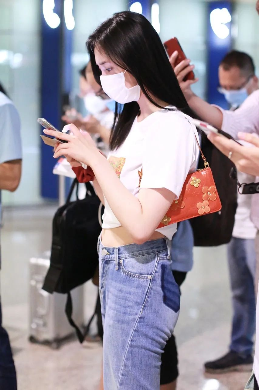 戚薇杨颖撞衫,戚薇撞衫江疏影