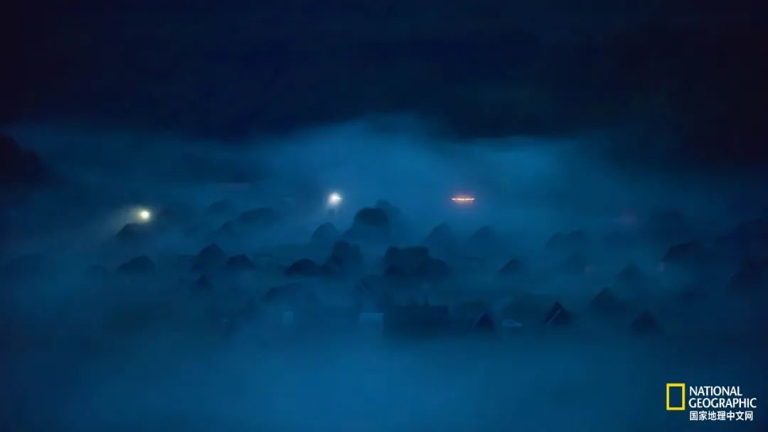 有一种异域风情的美,有一种前所未有的力量充斥着我