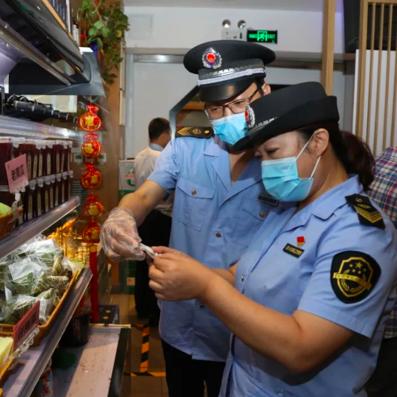 直击！北京战疫一线，市场监管人凌晨五点结束时工作服已经湿透了……