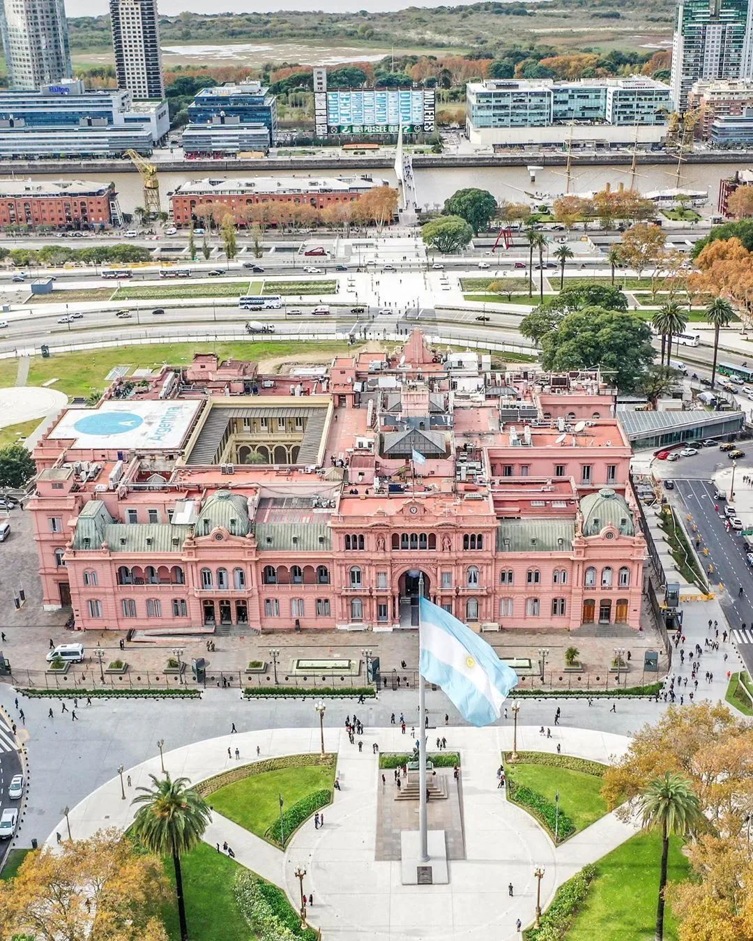 走过这些广场，心中便有“天下”