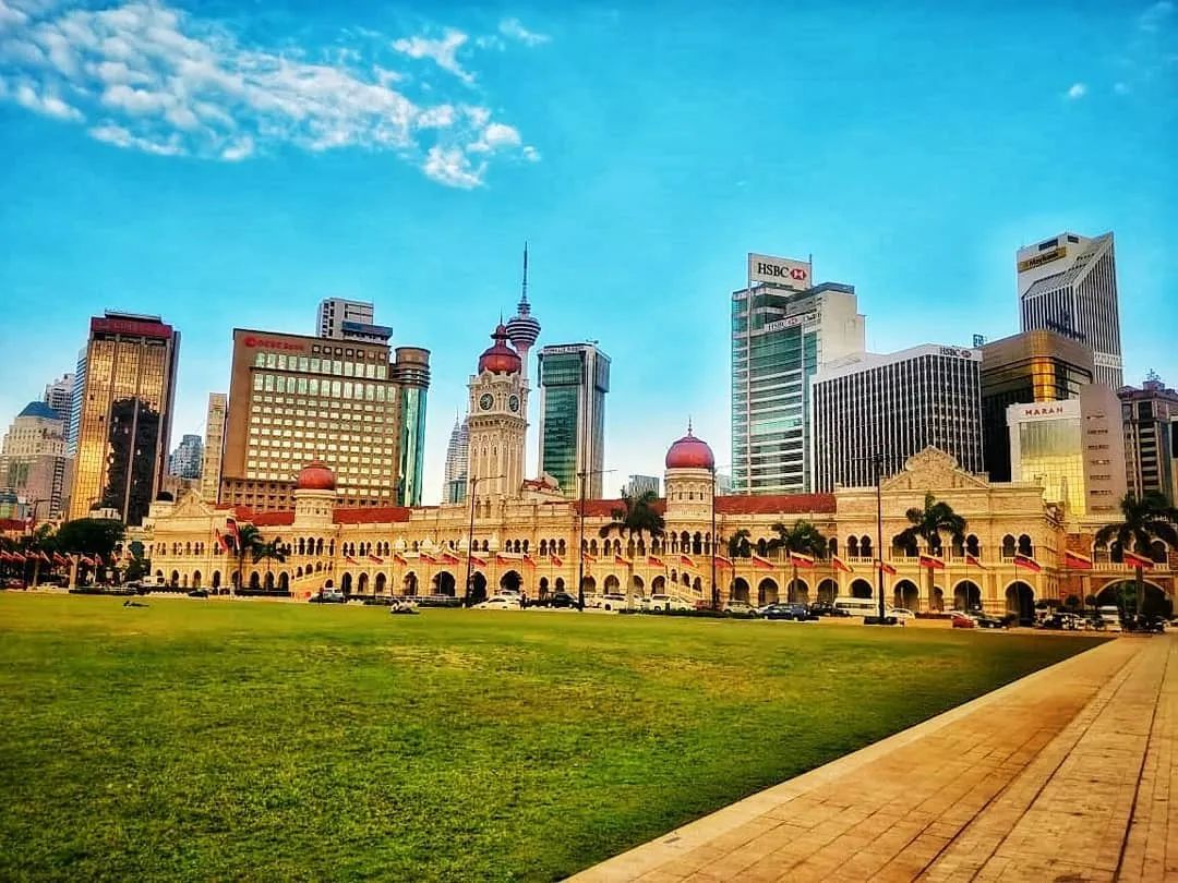 走过这些广场，心中便有“天下”