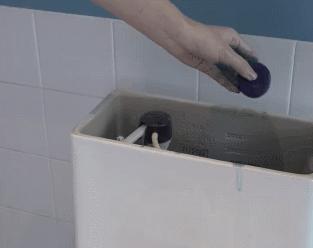 马桶又黄又脏用什么办法清洗干净,马桶又脏又臭教你一招轻松解决