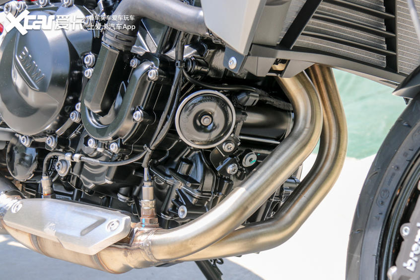 宝马f900r旅行版和运动版怎么选,新款宝马大小眼街车