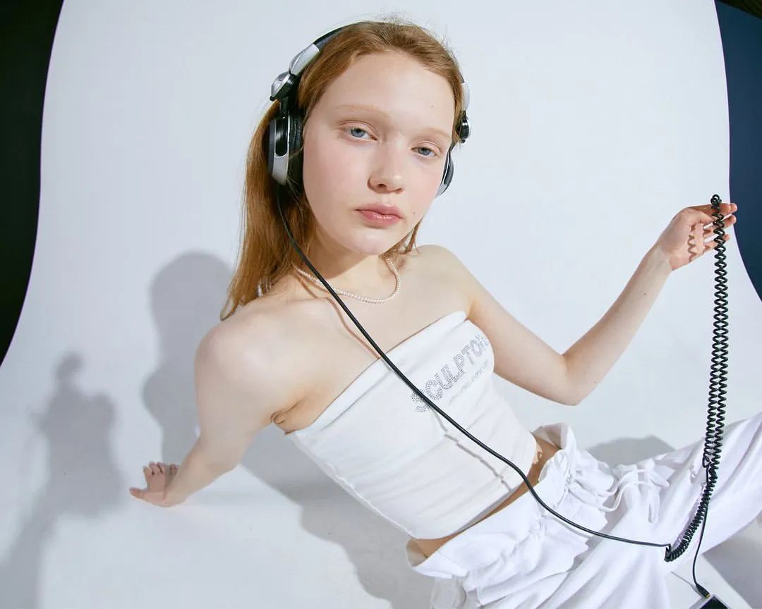 blackpink泫雅摆尾,blackpink全员观看泫雅舞台