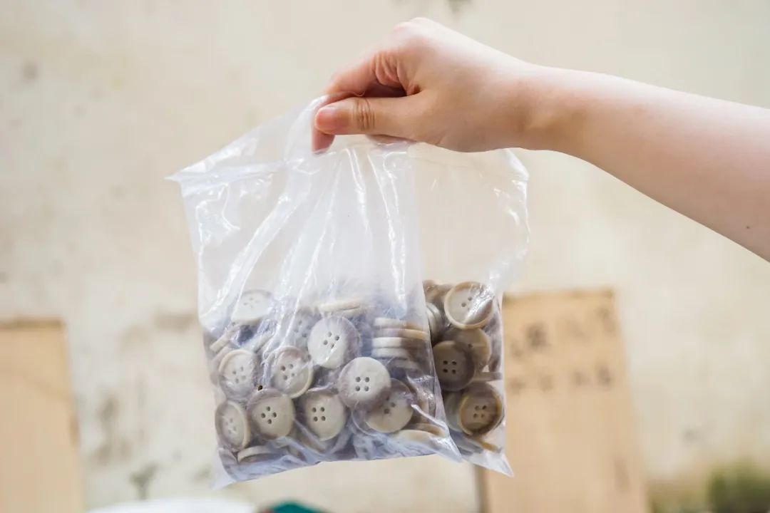 广州地铁晓港站的布料市场,晓港地铁站出口