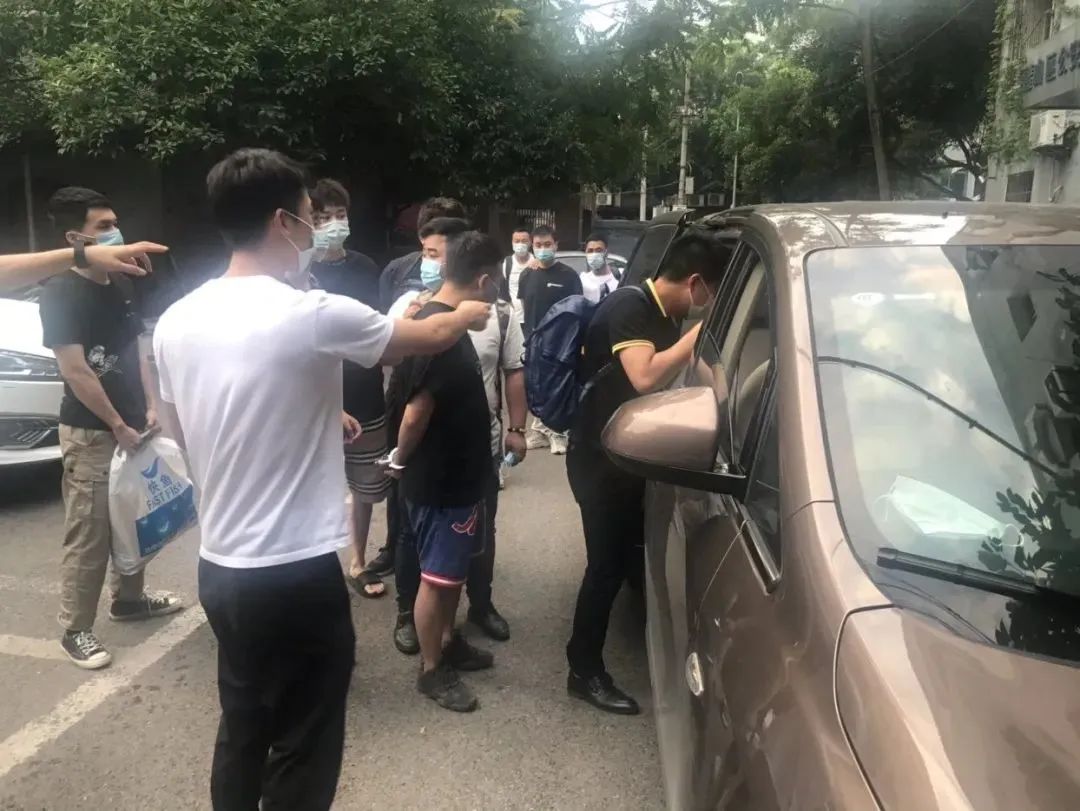 高仿=假冒！每秒十几人上当，这种渠道的“迪奥”“LV”别信