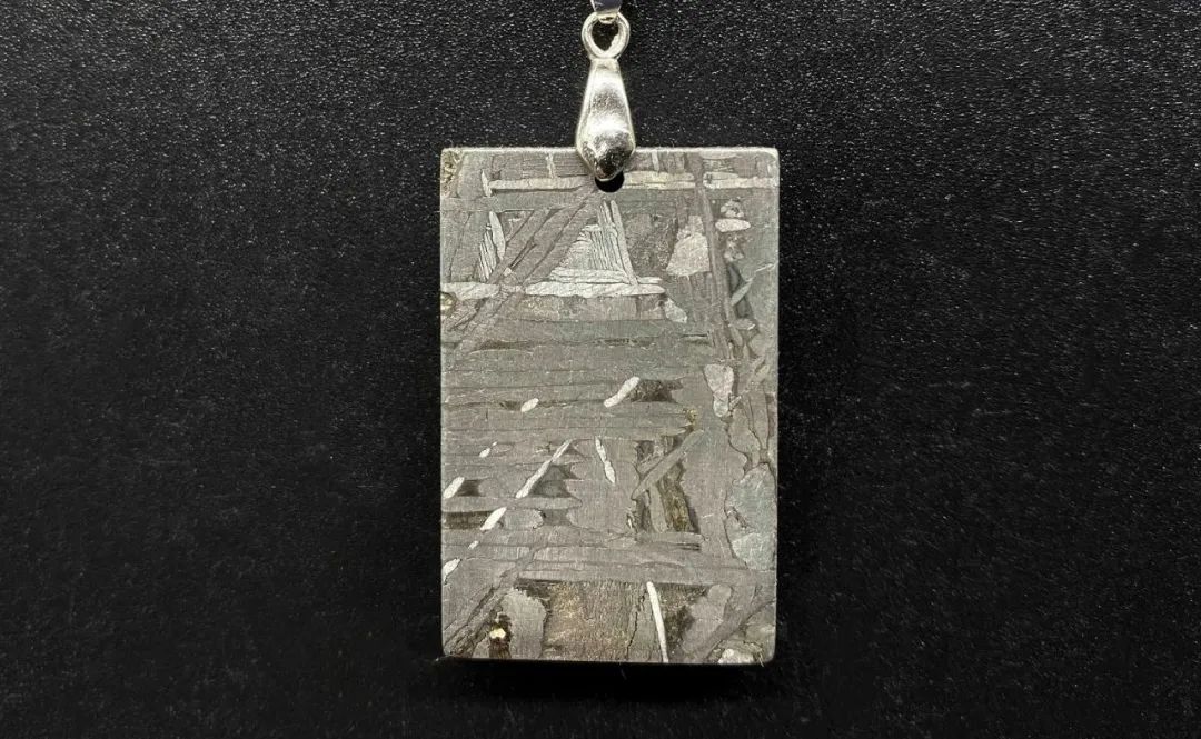 国宝级蓝色玻璃陨石,中国目前比较正确的陨石价格