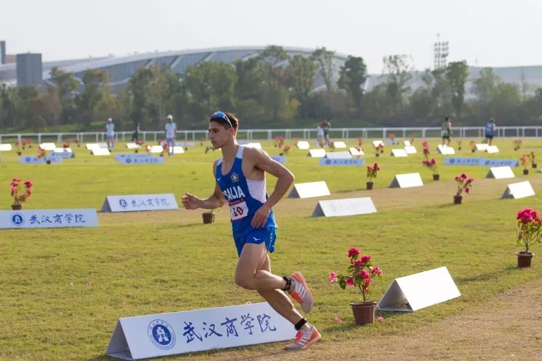 你好这里是成都翻译英文,你知道武汉商学院么