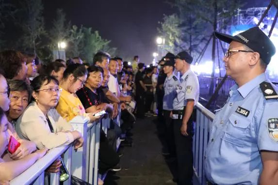 夏季治安夜警务护航夜经济,创新警务便民服务