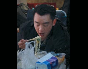 他这是中年发福了吗?