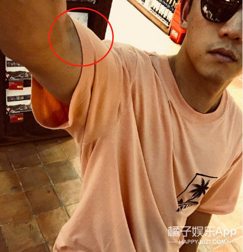 他这是中年发福了吗?