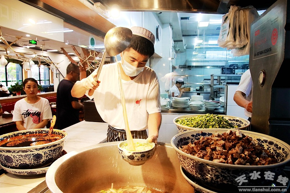 天水在线主播萌萌带你逛吃逛喝（第七集）｜伊香蘭餐厅