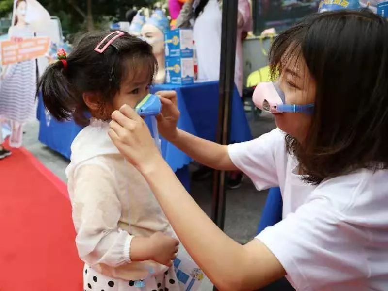 太原大街惊现“蒙鼻侠”，引路人纷纷围观，到底发生了啥
