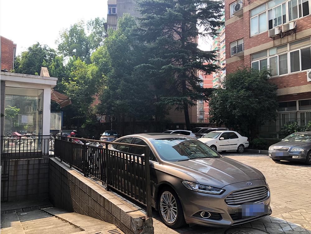 惊！南京三线“草小”成功逆袭，业主膨胀却不被认可，真相...