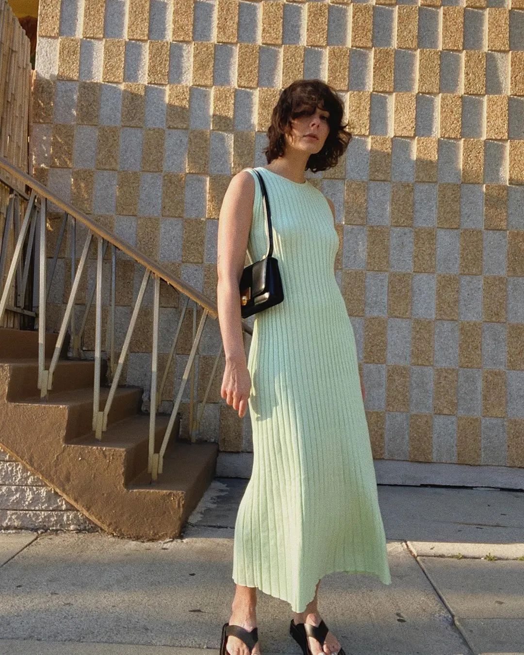 夏天可以穿针织吗,谁说夏季不能穿套装