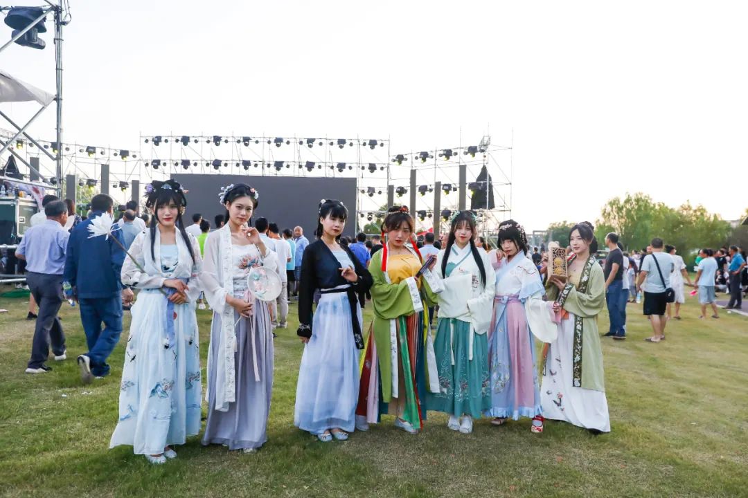 黄桃冰淇淋蛋糕,黄桃奶油冰激凌