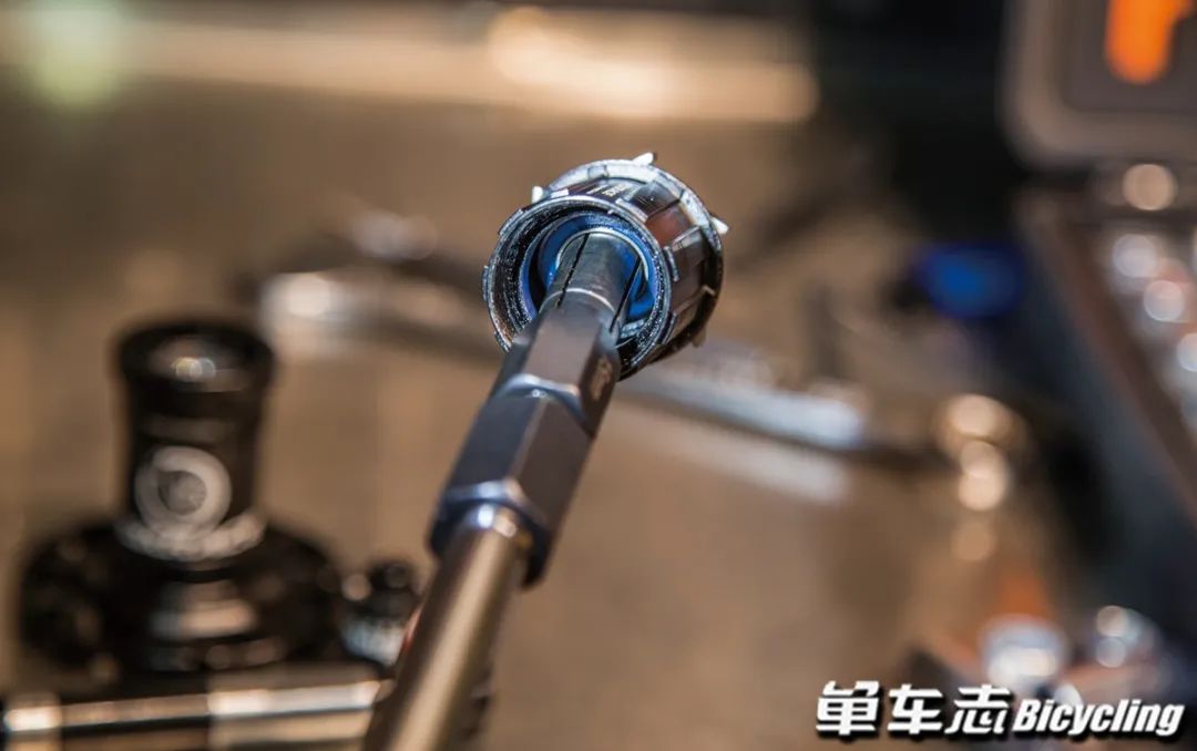 久裕培林花鼓塔基的拆卸保养视频,公路自行车培林花鼓保养