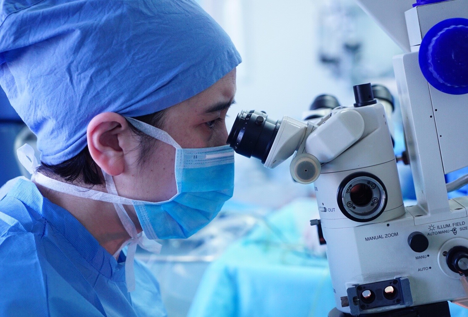 白内障手术当天不点眼药水吗,白内障手术要怎么配合医生手术