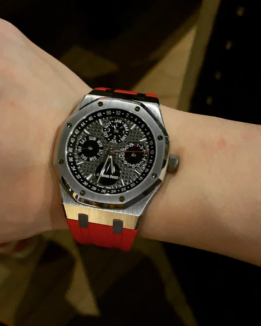 鹿晗ins晒手表,鹿晗深夜发文晒图