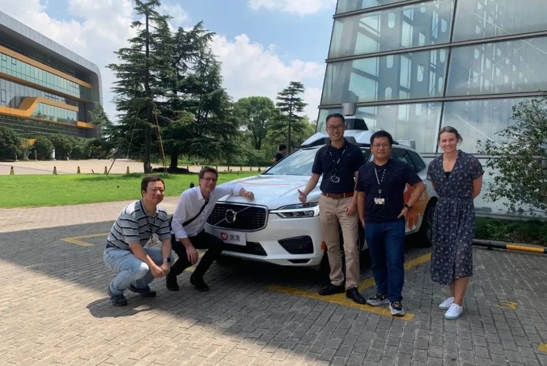 滴滴打车遇到奔驰e,上海滴滴robotaxi试运营