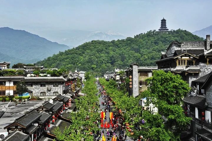 请回答，“天府旅游名县”——都江堰