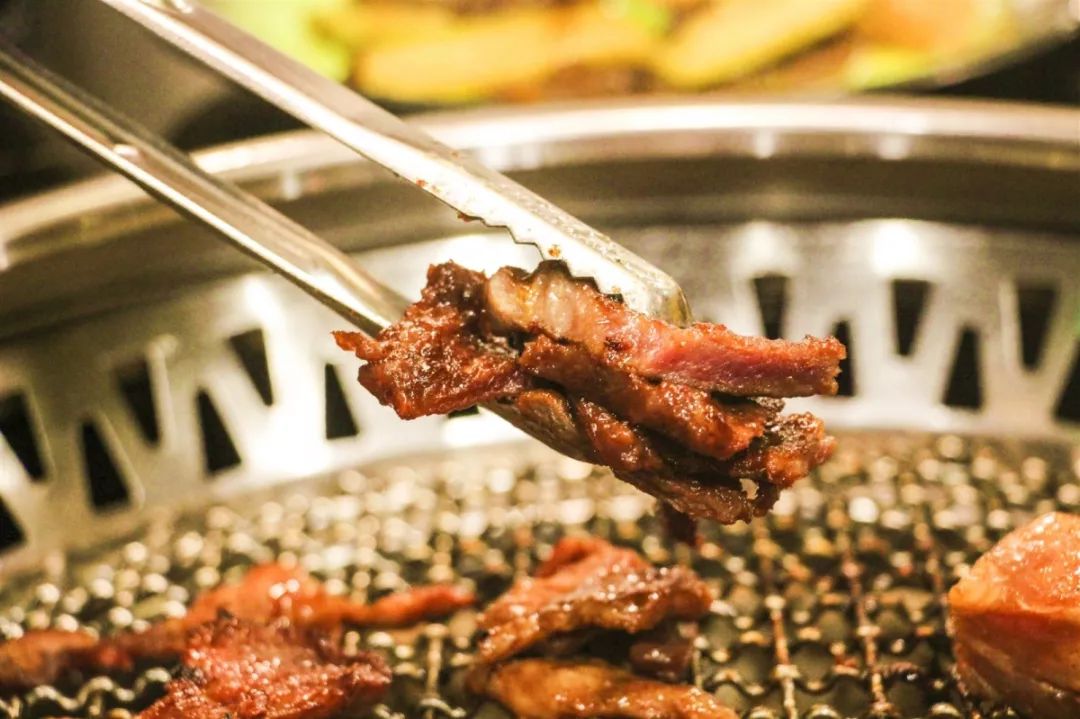 来哈尔滨必打卡的烤肉自助餐厅,哈尔滨最高档海鲜自助火锅