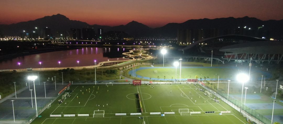 肇庆新区体育中心足球场,广东业余足球标准足球场比赛