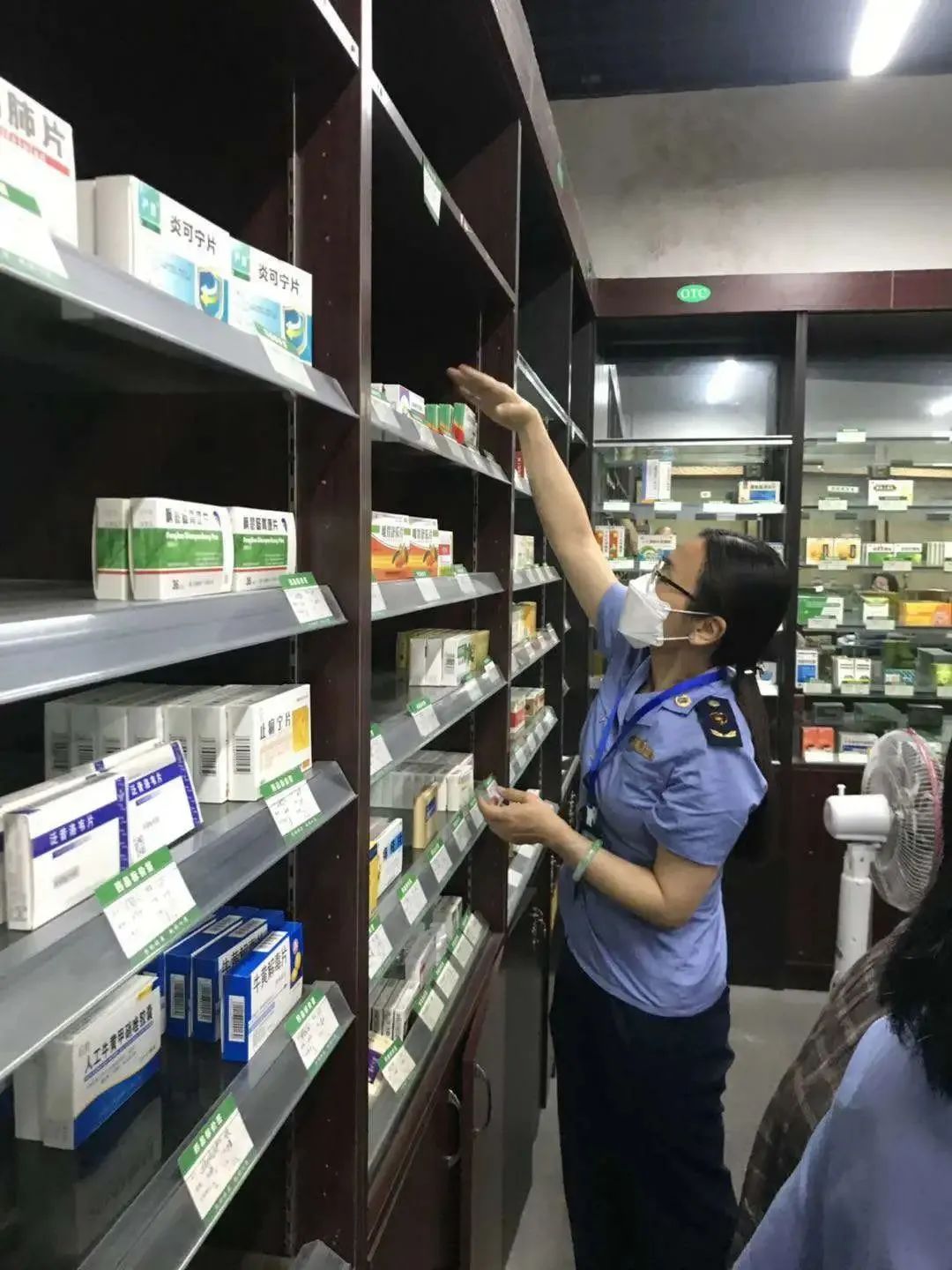 药店买到过期药品怎么索赔,药店售卖过期药品会对药店处罚吗