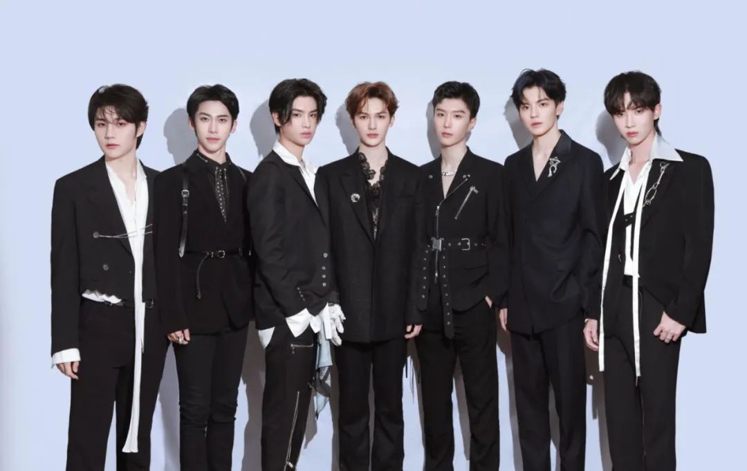 张含韵金晨王霏霏沈梦辰组团出道,金晨沈梦辰张含韵王霏霏拍抖音