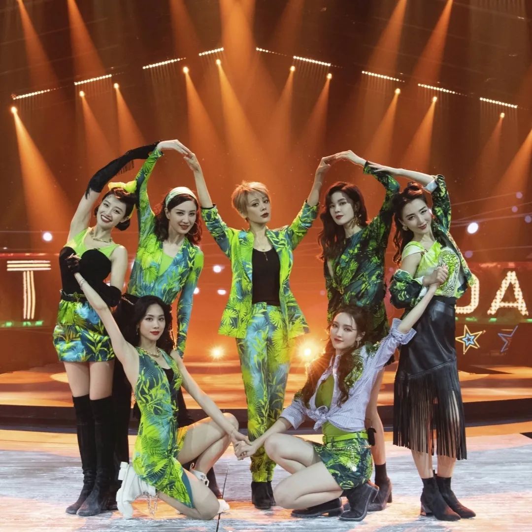 张含韵金晨王霏霏沈梦辰组团出道,金晨沈梦辰张含韵王霏霏拍抖音