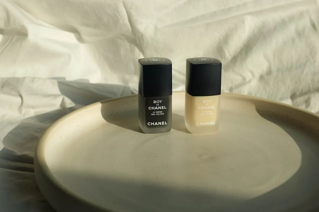 用chanel护肤的女人,女孩用chanel的香水