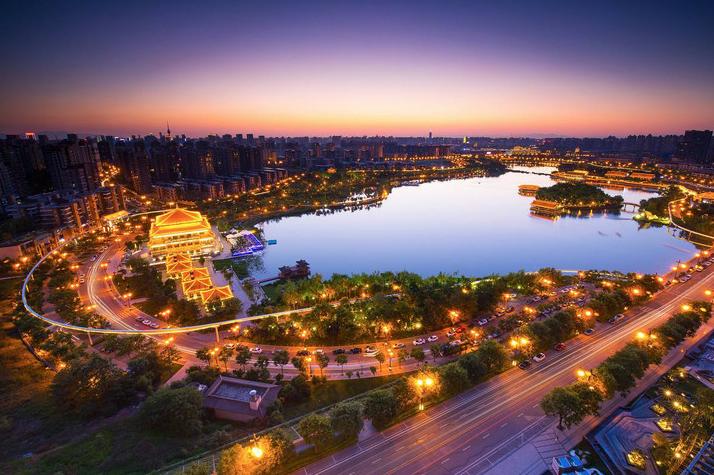 越夜越嗨丨顶级夜跑景区，给你成本最低的人鱼线！