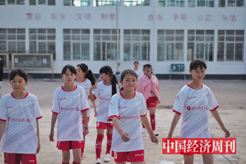 山村女子足球队,大山里的足球队视频