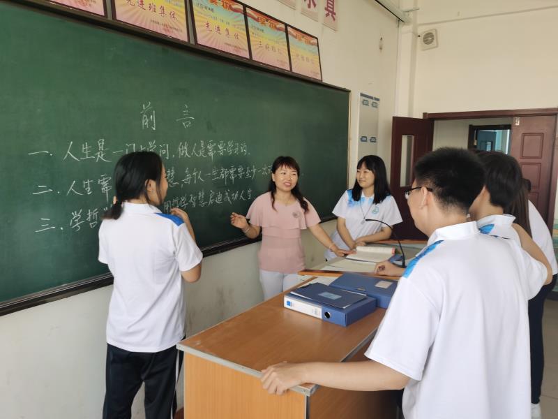 周清：以师者风华浇灌思政魅力之花