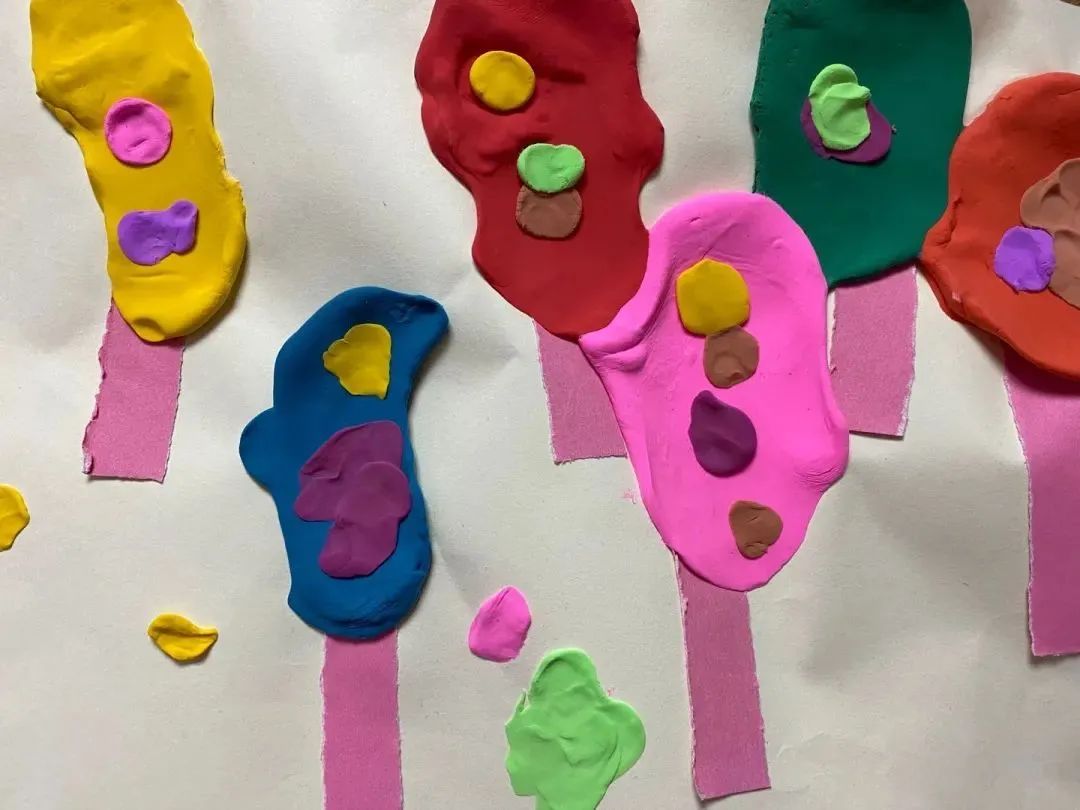 想知道孩子的世界里夏天是什么样吗？——北斗星艺术康复课程作品分享