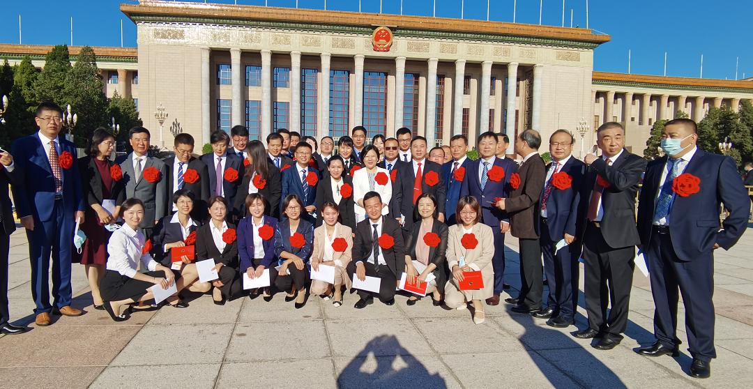 今天，池州的抗疫英雄在北京接受表彰