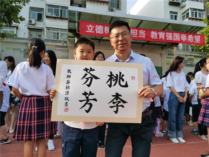 甯備腑鍖虹孩鏃楀皬瀛︽暀甯堣妭娲诲姩,鐢橀湶瀵哄皬瀛﹀紑灞曠尞绀兼暀甯堣妭娲诲姩