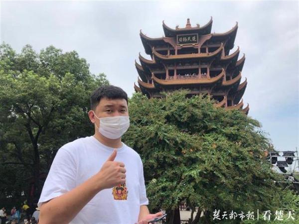 想念武汉菜的味道，想念工作过的九楼！大连小伙回汉重逢“爱心体”