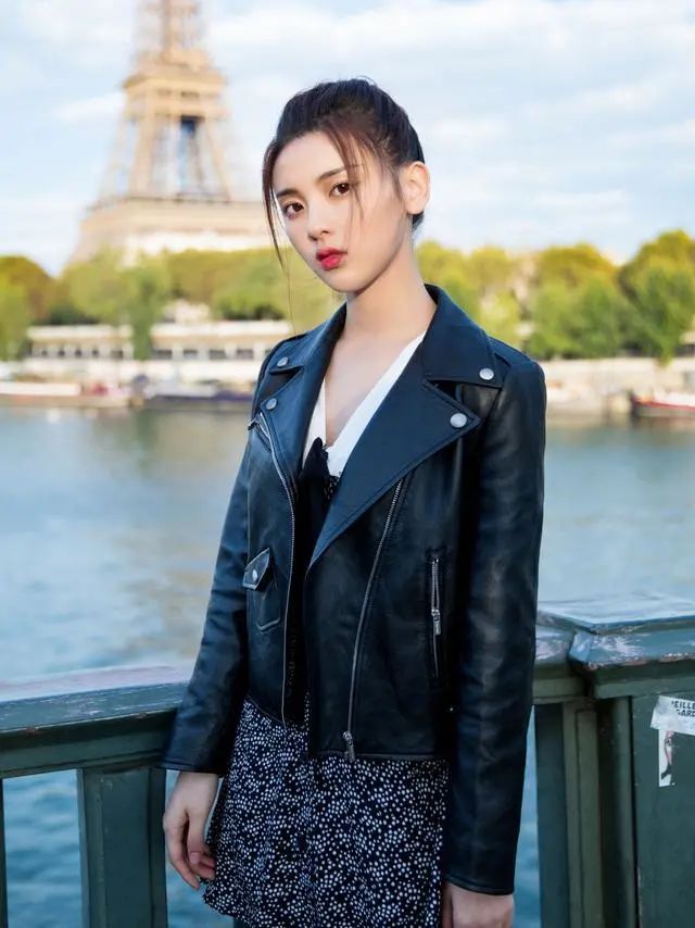 最新秋季穿搭攻略一件卫衣就够了,初秋穿搭秋冬卫衣