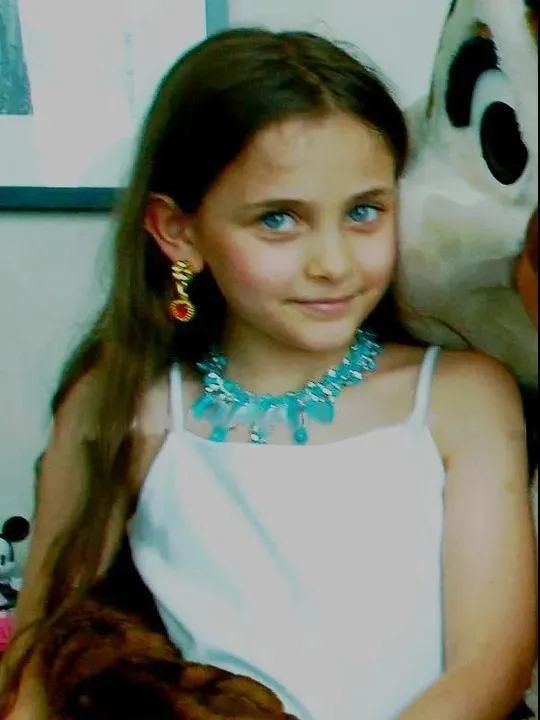 迈克尔杰克逊的女儿为什么是白人,迈克尔杰克逊女儿生活视频