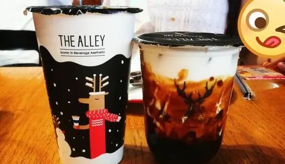 入秋第一杯52块钱的奶茶,奶茶刷爆朋友圈的秋天的第一杯