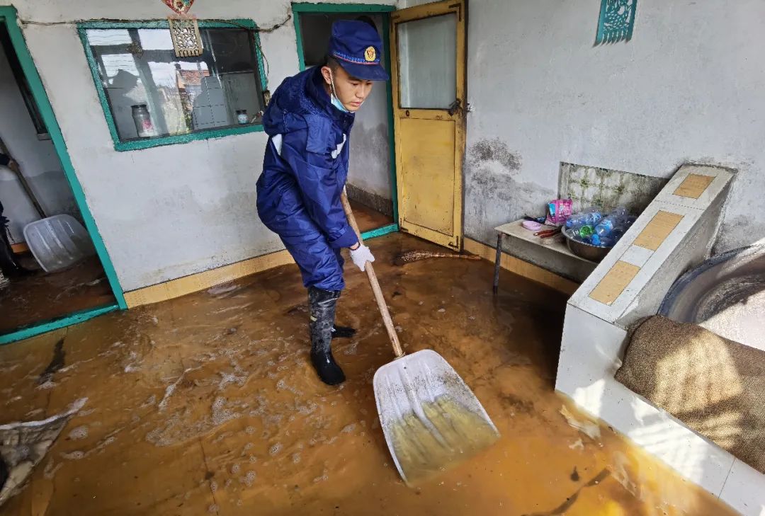 抢险救援有哪些,抗洪救灾他们奋战在一线