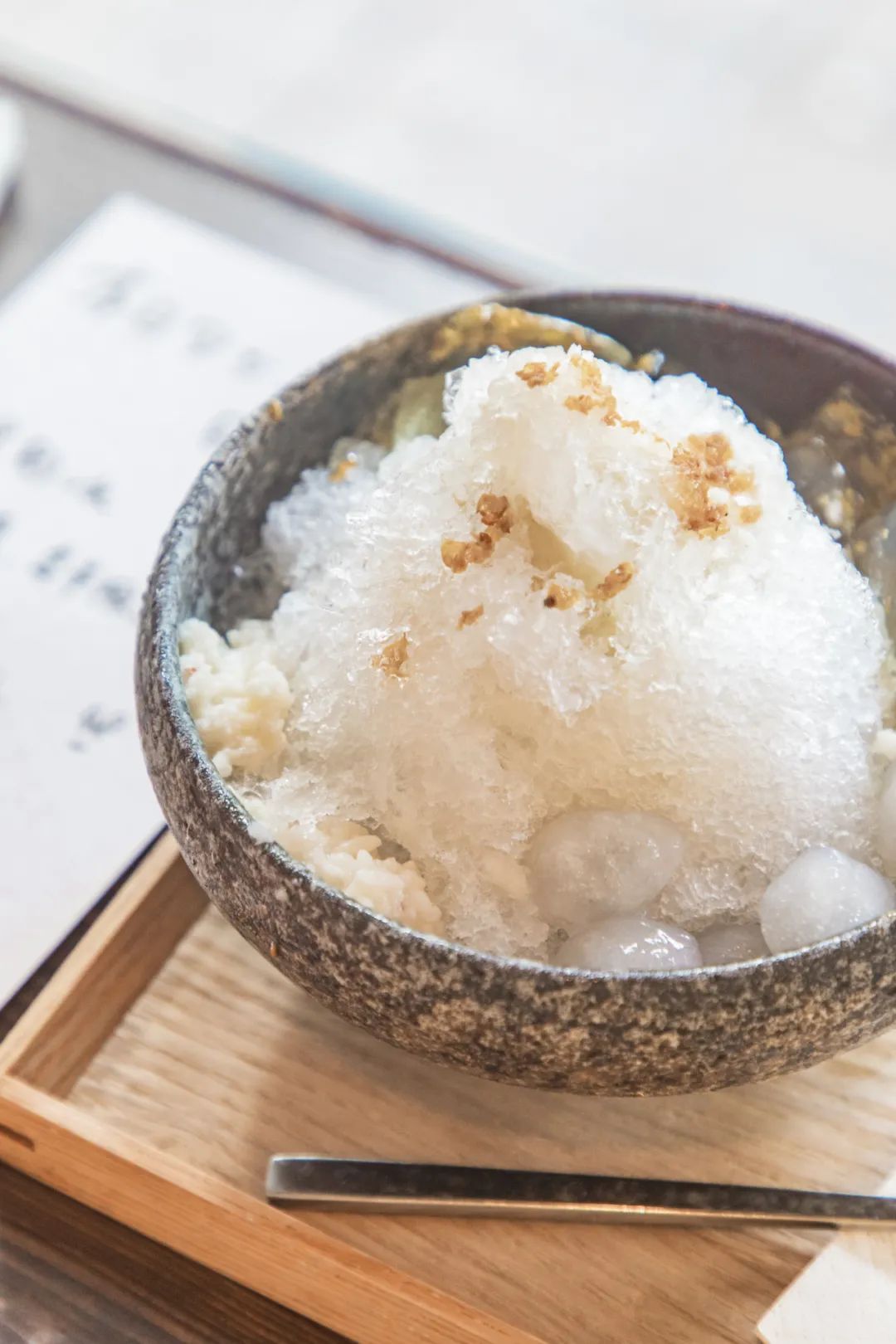 滨江西的新晋甜品店，一对情侣、两只柴犬守护着，超有爱