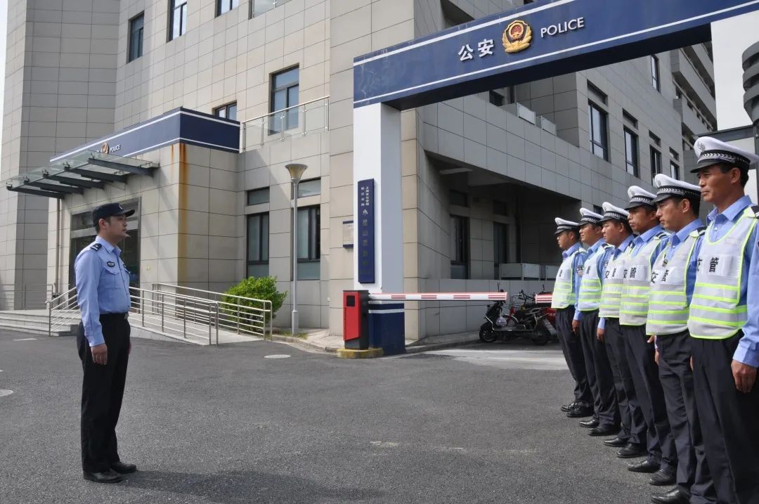 国庆我在岗向国庆献礼,中秋国庆双节我在岗文案